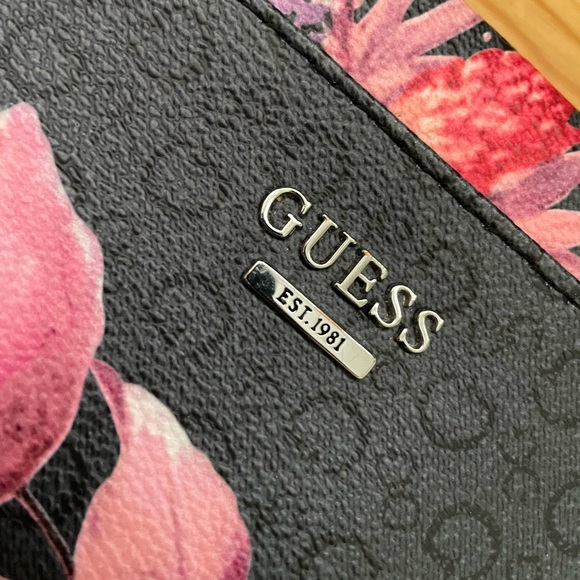 🌸GUESS wallet🌸 - Picture 3 of 15